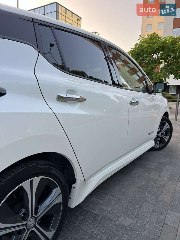 Хэтчбек Nissan Leaf 2017 в Одессе