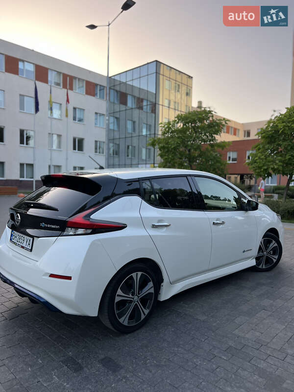 Хэтчбек Nissan Leaf 2017 в Одессе
