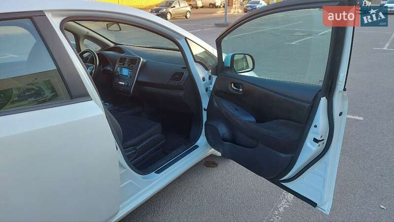 Хэтчбек Nissan Leaf 2015 в Житомире