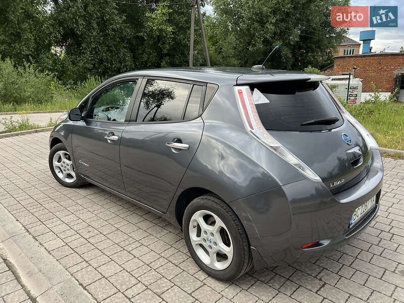Хэтчбек Nissan Leaf 2013 в Винниках