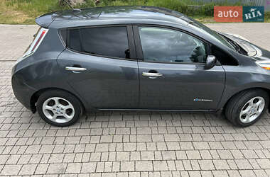 Хэтчбек Nissan Leaf 2013 в 