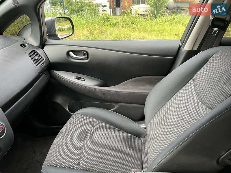 Хэтчбек Nissan Leaf 2013 в Винниках