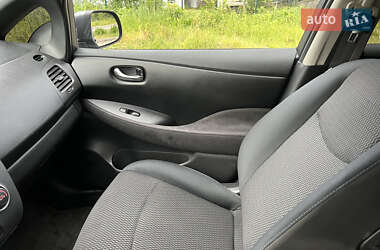Хэтчбек Nissan Leaf 2013 в 