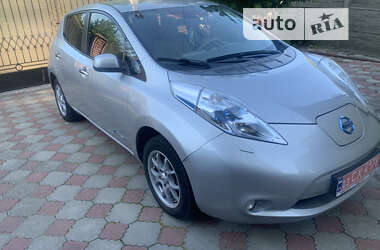 Хэтчбек Nissan Leaf 2011 в Черновцах