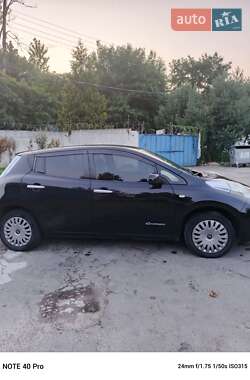 Хетчбек Nissan Leaf 2013 в 