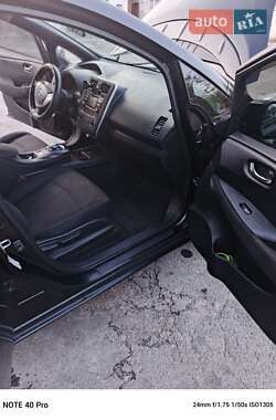 Хетчбек Nissan Leaf 2013 в 