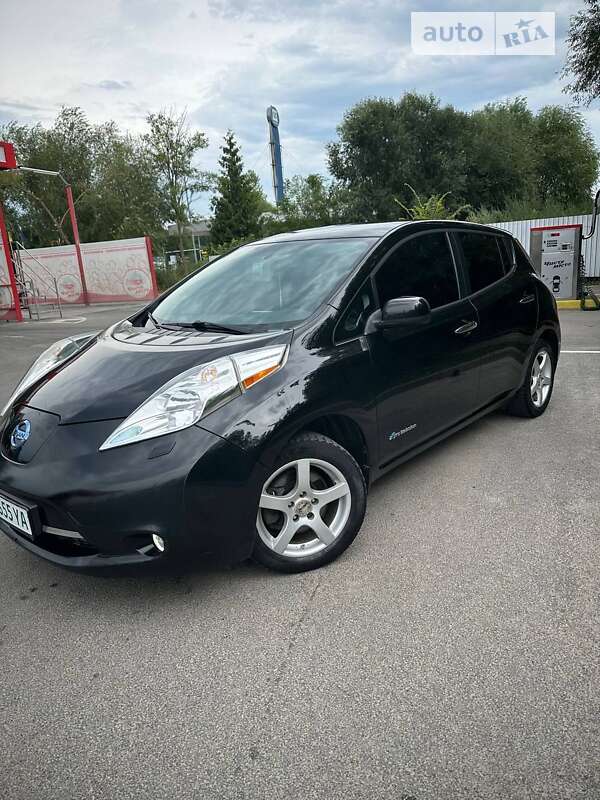 Хэтчбек Nissan Leaf 2014 в 