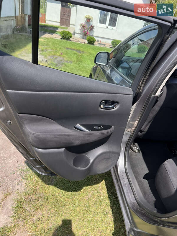 Хэтчбек Nissan Leaf 2014 в Львове