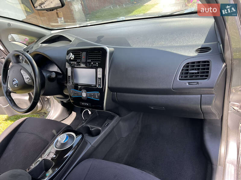 Хэтчбек Nissan Leaf 2014 в Львове