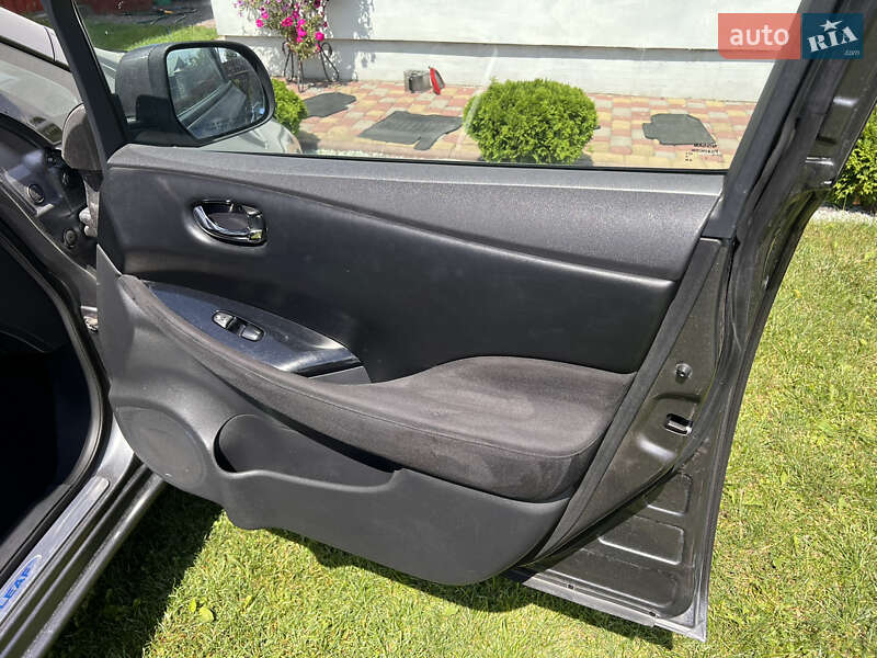 Хэтчбек Nissan Leaf 2014 в Львове