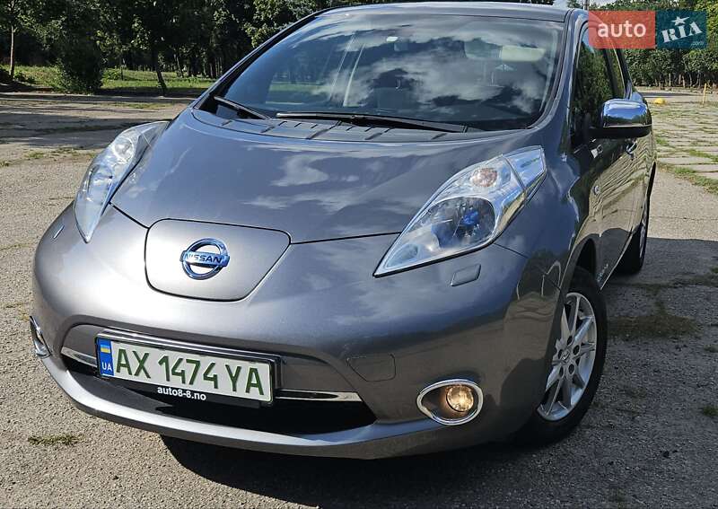 Хэтчбек Nissan Leaf 2013 в 