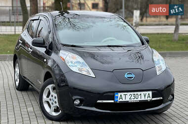 Хэтчбек Nissan Leaf 2012 в 