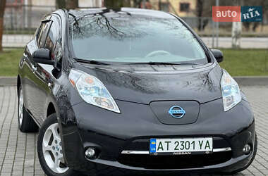 Хэтчбек Nissan Leaf 2012 в 