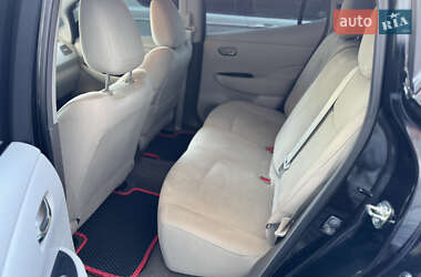 Хэтчбек Nissan Leaf 2012 в 