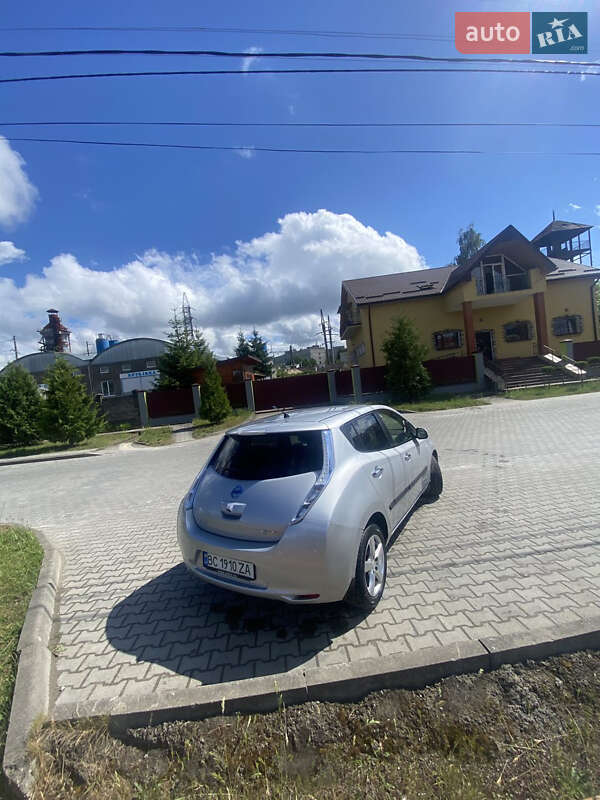 Хетчбек Nissan Leaf 2012 в Новояворівську