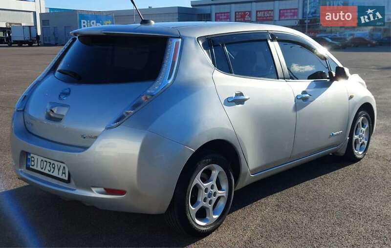 Хетчбек Nissan Leaf 2013 в Полтаві