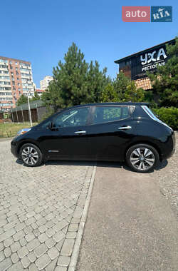Хэтчбек Nissan Leaf 2014 в 