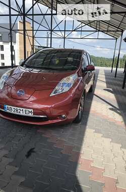 Хэтчбек Nissan Leaf 2015 в 