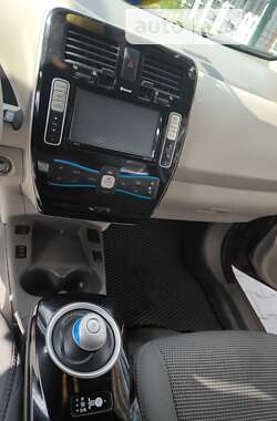 Хэтчбек Nissan Leaf 2015 в 