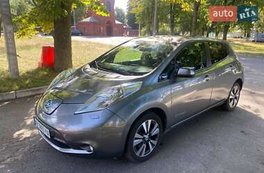 Хэтчбек Nissan Leaf 2014 в 