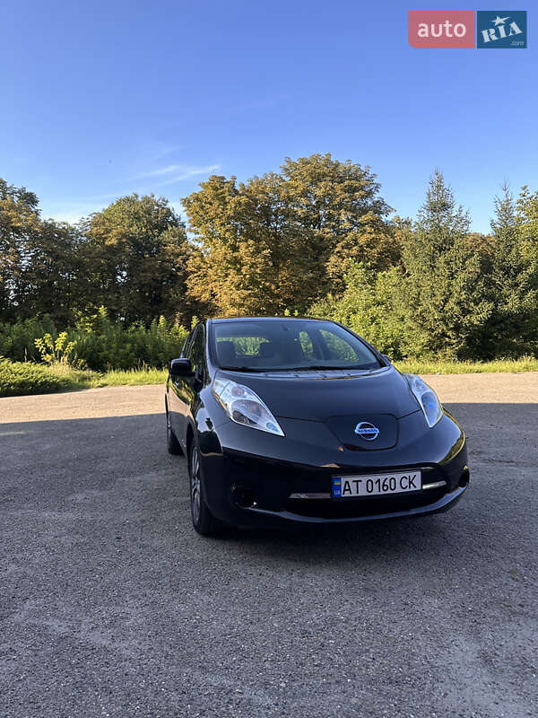 Хетчбек Nissan Leaf 2015 в Бурштині