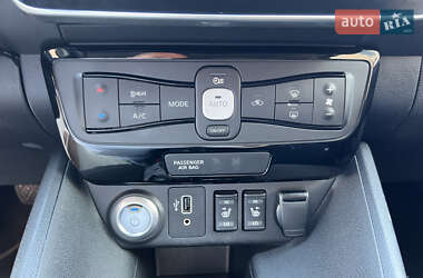 Хэтчбек Nissan Leaf 2019 в 