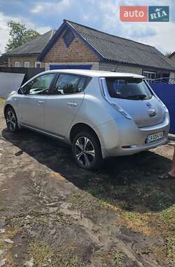 Хэтчбек Nissan Leaf 2014 в 