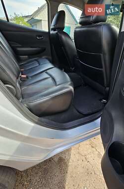 Хэтчбек Nissan Leaf 2014 в 