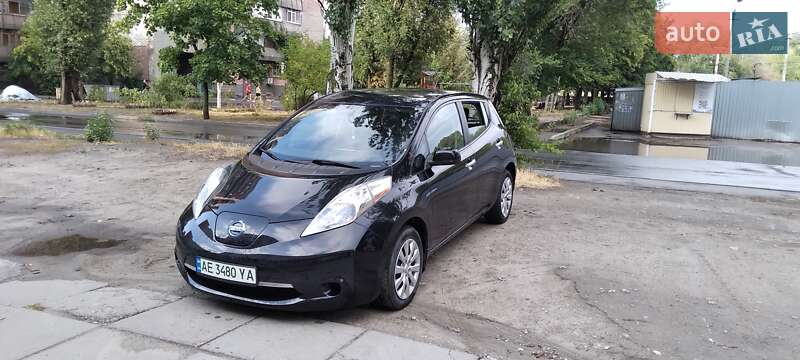 Хетчбек Nissan Leaf 2013 в Дніпрі