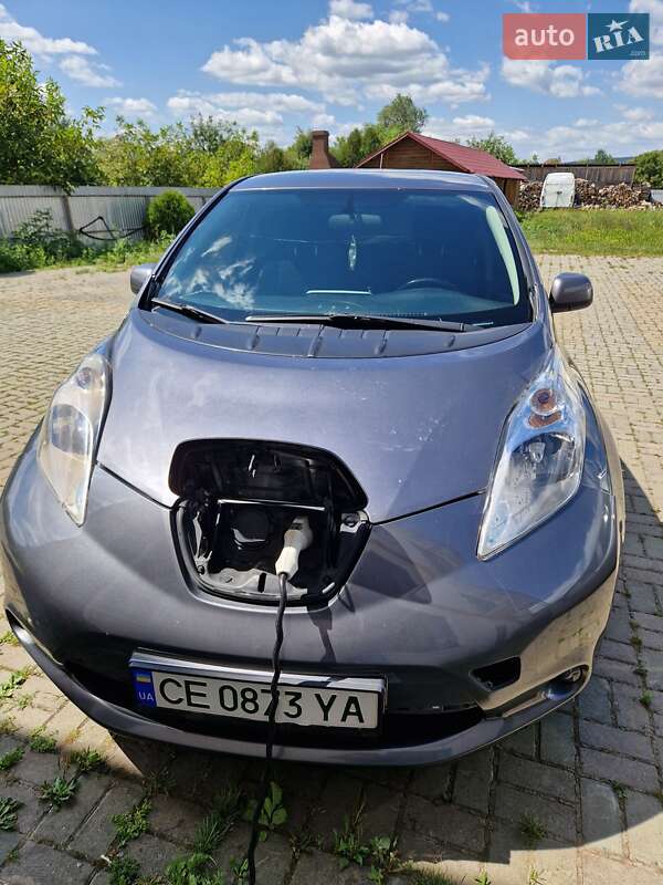Хетчбек Nissan Leaf 2014 в Чернівцях
