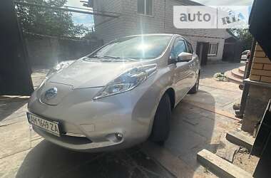 Хэтчбек Nissan Leaf 2017 в Черняхове