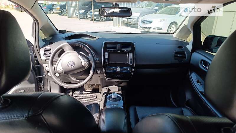 Хетчбек Nissan Leaf 2016 в Дніпрі