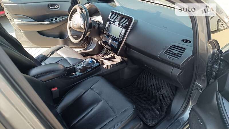 Хетчбек Nissan Leaf 2016 в Дніпрі