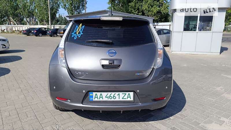 Хетчбек Nissan Leaf 2016 в Дніпрі