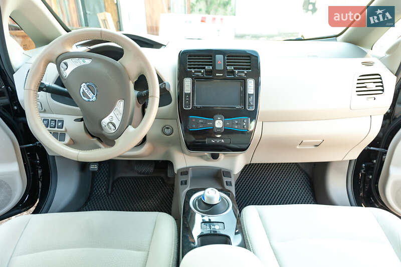 Хэтчбек Nissan Leaf 2015 в Черновцах