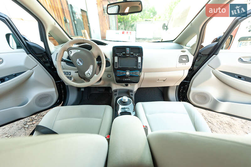 Хэтчбек Nissan Leaf 2015 в Черновцах