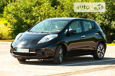 Хетчбек Nissan Leaf 2015 в Чернівцях