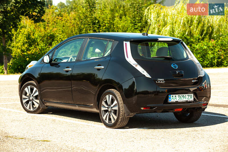 Хэтчбек Nissan Leaf 2015 в Черновцах