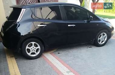 Хэтчбек Nissan Leaf 2012 в 