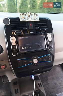 Хэтчбек Nissan Leaf 2012 в 