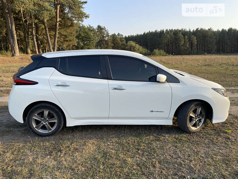 Хэтчбек Nissan Leaf 2018 в Кременце