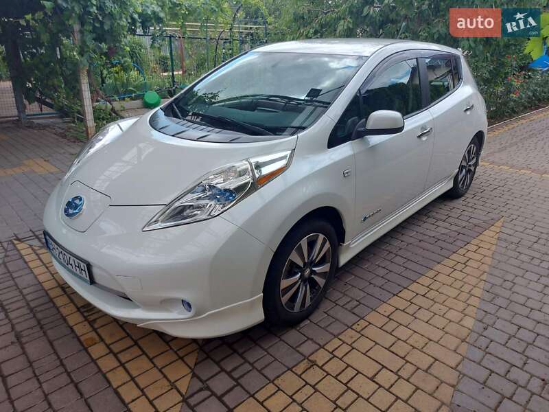 Хэтчбек Nissan Leaf 2013 в Одессе