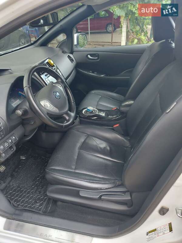 Хэтчбек Nissan Leaf 2013 в Одессе