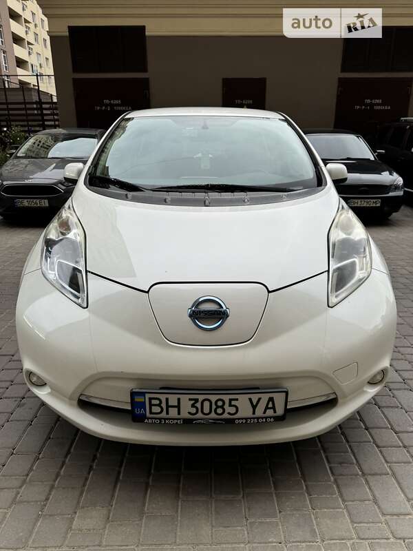 Хэтчбек Nissan Leaf 2016 в Одессе