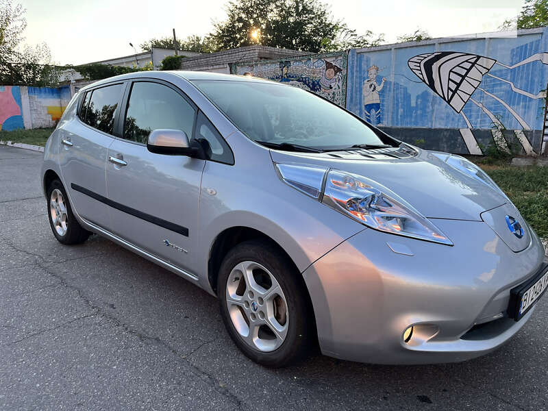 Хэтчбек Nissan Leaf 2012 в Кременчуге