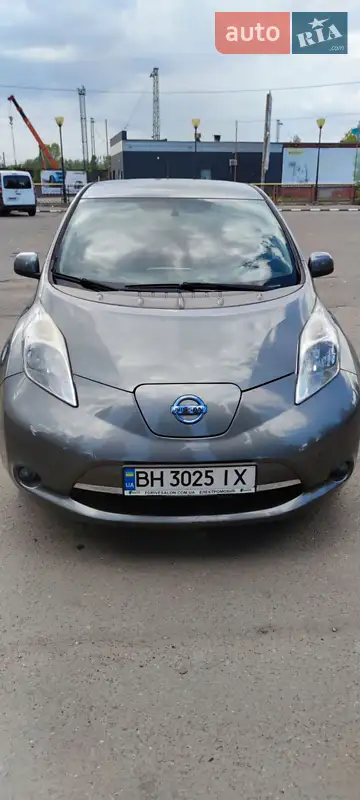Хэтчбек Nissan Leaf 2016 в 