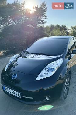 Хетчбек Nissan Leaf 2015 в Дніпрі