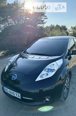 Хэтчбек Nissan Leaf 2015 в Днепре