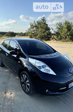 Хэтчбек Nissan Leaf 2015 в Днепре