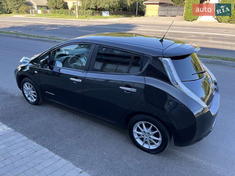 Хэтчбек Nissan Leaf 2016 в Хмельницком